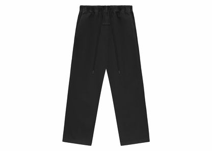 Fear of God Essentials Pantalon de détente en denim surteint en denim noir 