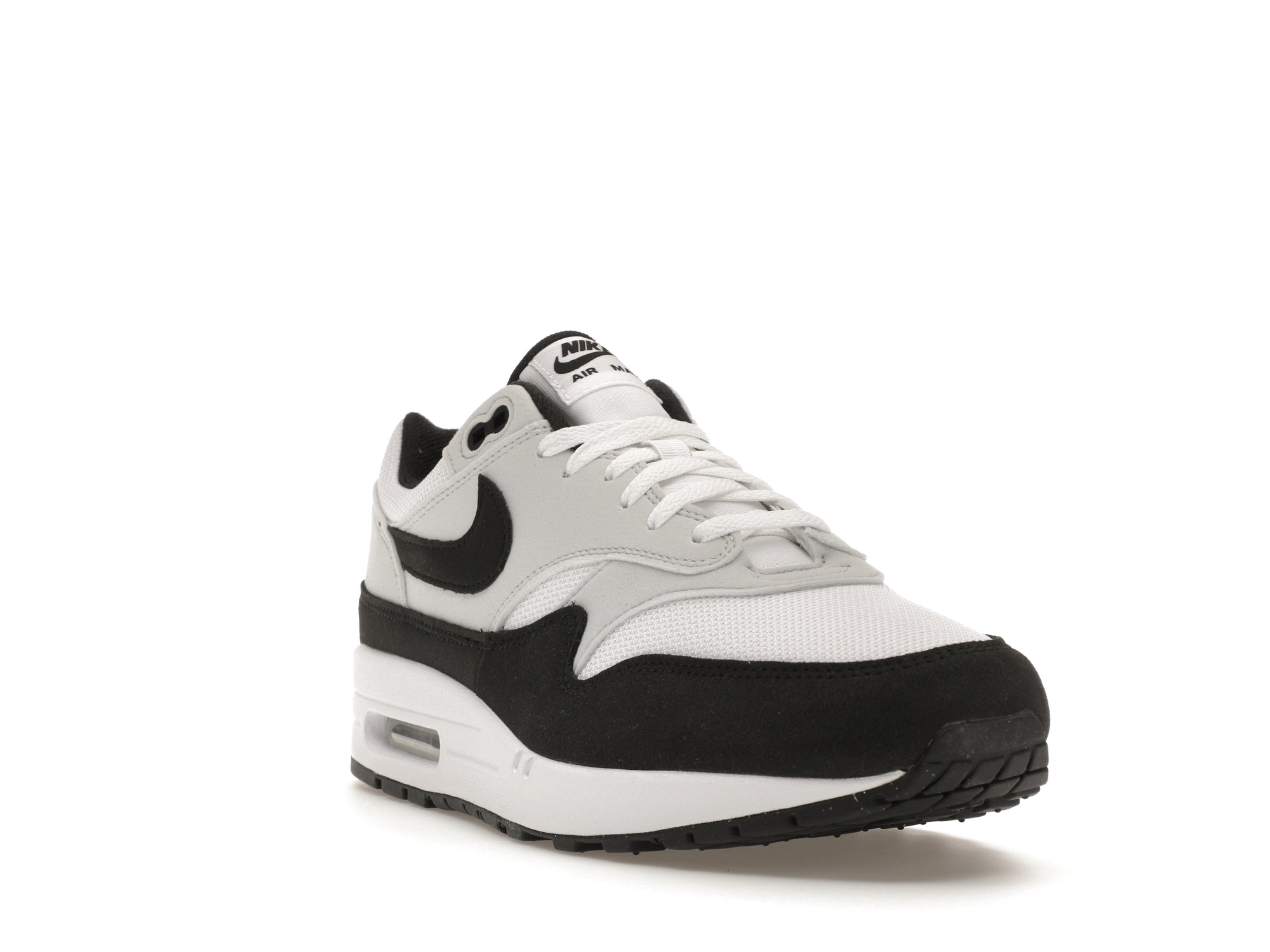 Air max shops one black and white